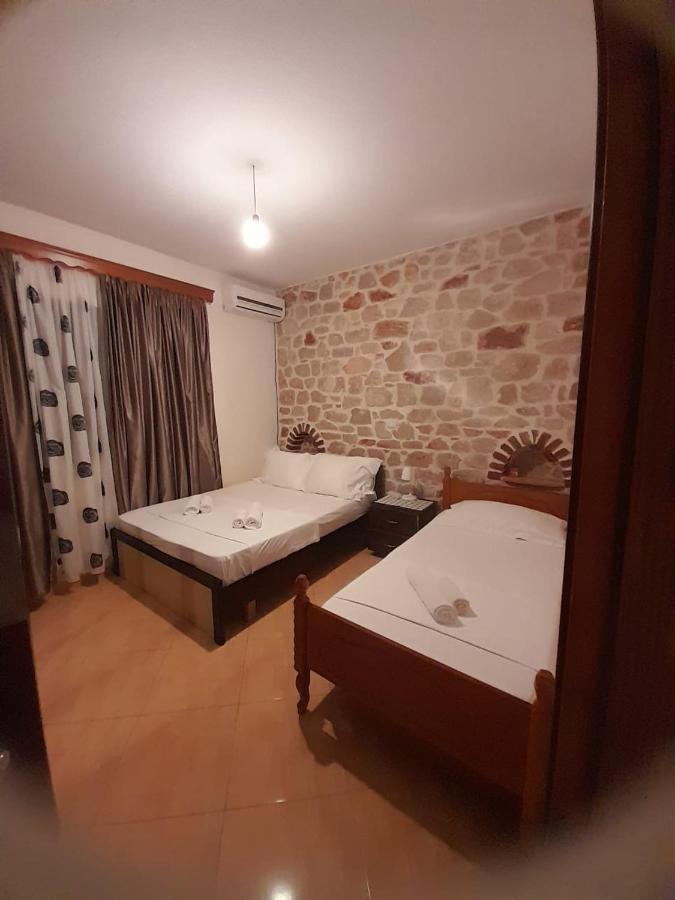 Altin Skrapari Guesthouse Ksamil Bilik gambar